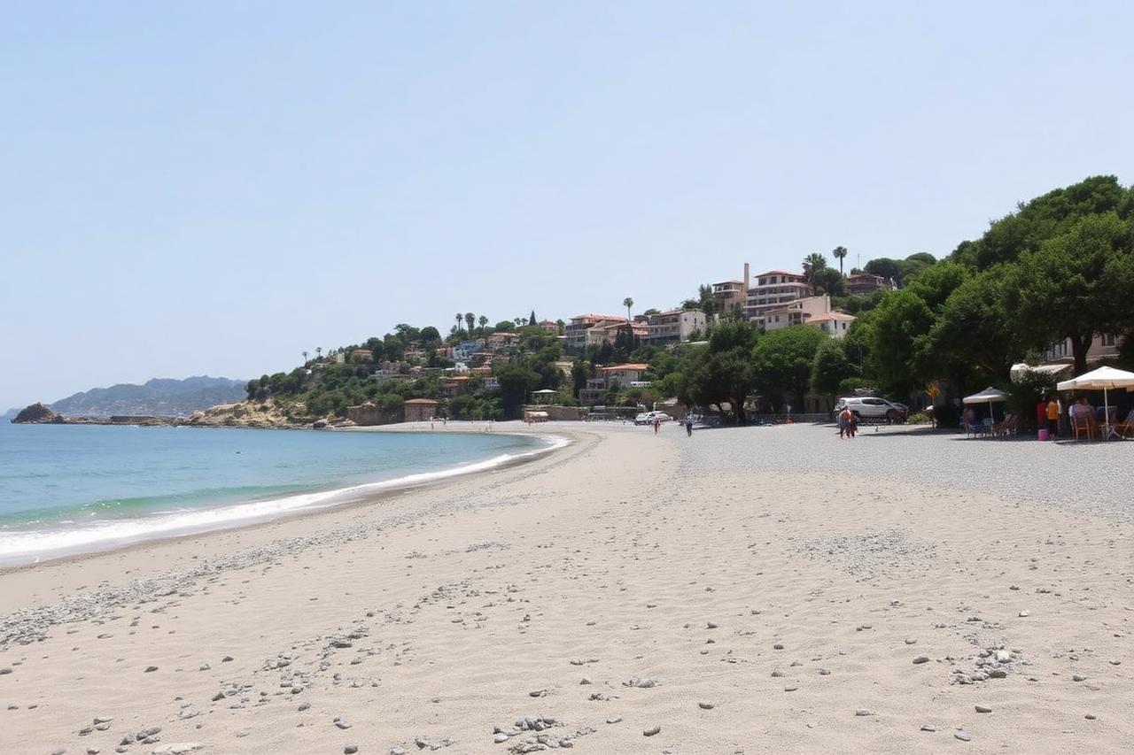Kleiner Strand von Minori an der Amalfiküste